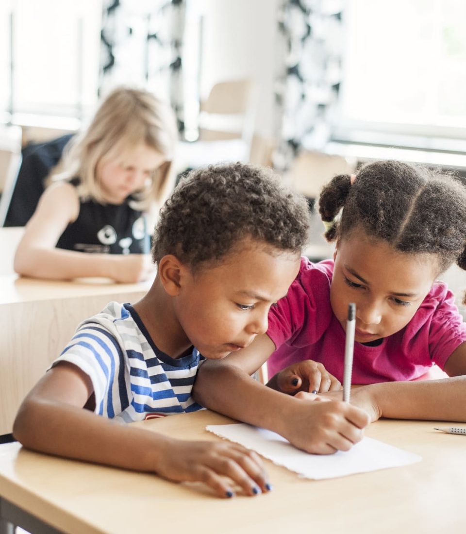 children-studying-in-classroom-EBZ6TBC.jpg